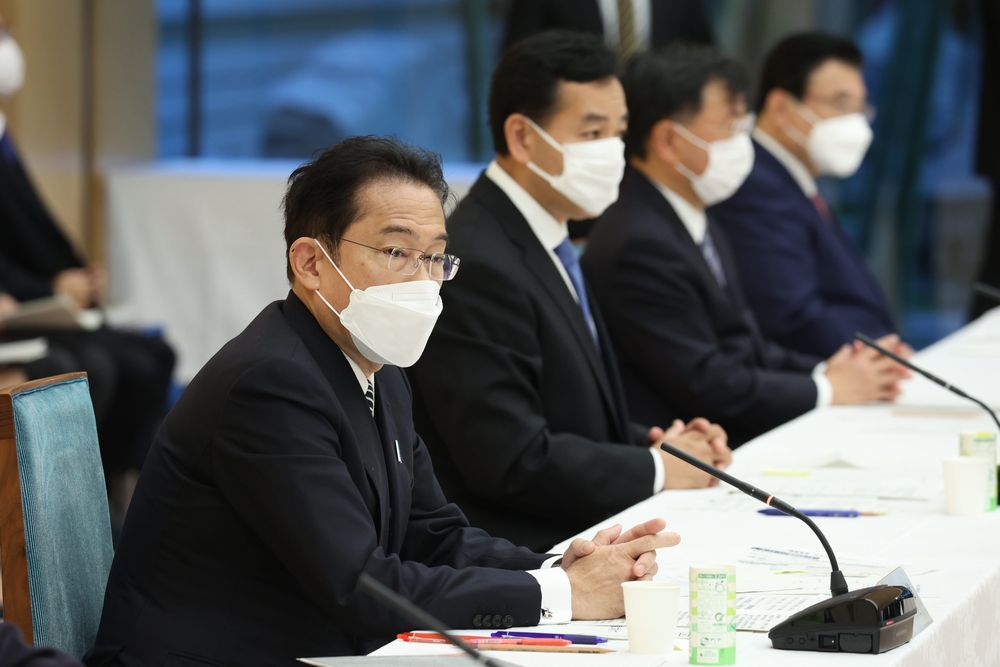 新しい資本主義実現会議の初会議で発言する岸田首相（10月26日撮影）