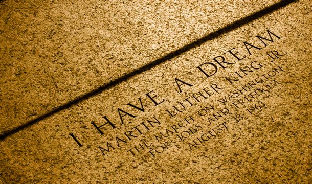 米国ワシントンDCのリンカーン記念碑にMartin Luther Kingの引用文を引用(Fabio Reis/Shutterstock.com)