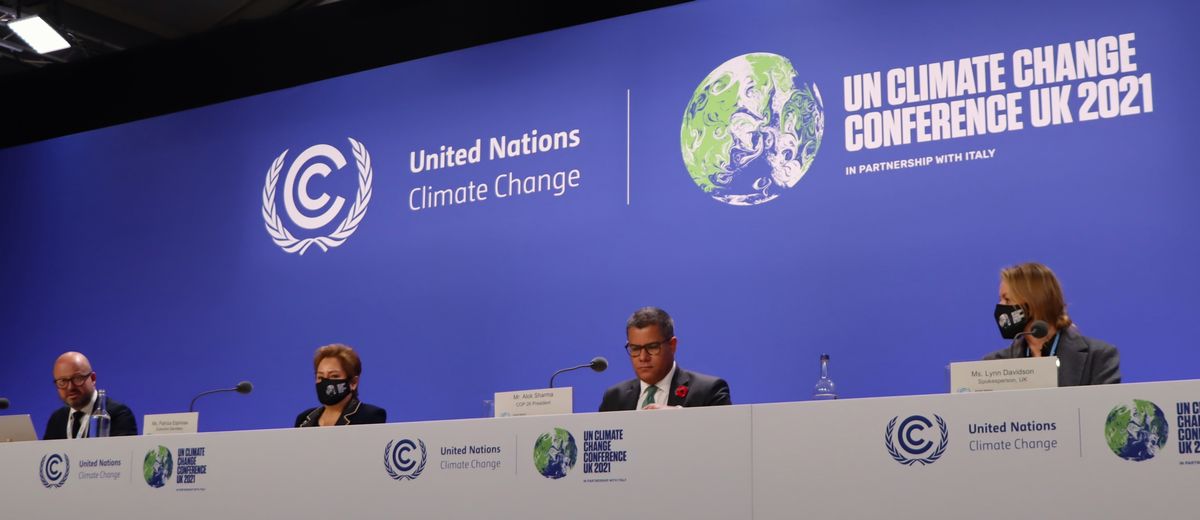 写真・図版 : 英グラスゴーで開かれた国連気候変動枠組み条約第26回締約国会議（COP26）＝Paul Adepoju/Shutterstock.com