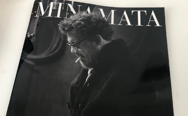 写真・図版 : 映画『MINAMATA─ミナマタ─』のパンフレット＝筆者撮影