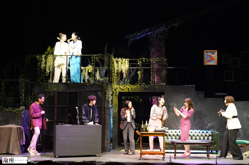 舞台『あの子より、私。』公演から、Ⓒ曳野若菜／エイベックス・エンタテインメント株式会社
