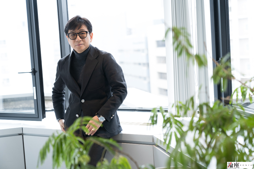 写真・図版 : 藤井フミヤ＝久保秀臣 撮影