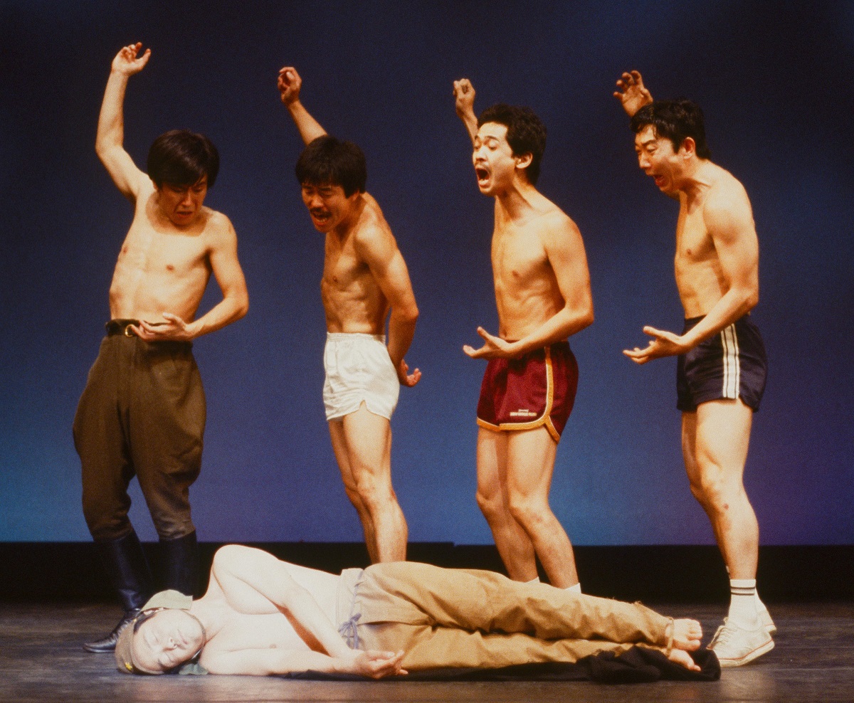 歌う風間杜夫 コンサート演出を つかこうへい流 で 拡大写真 長谷川康夫 論座 朝日新聞社の言論サイト