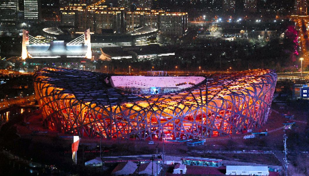 写真・図版 : 北京五輪の開会式・閉会式の会場となる国家体育場「鳥の巣」＝2022年1月3日