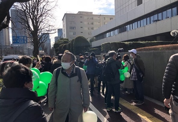 写真・図版 : 甲状腺がん対東京電力訴訟の原告団ら＝撮影・筆者