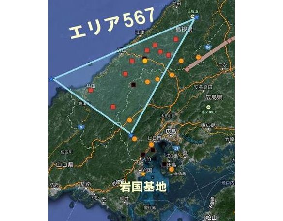写真・図版 : 広島、島根両県境にまたがる訓練空域「エリア567」。丸い点は騒音測定器の配置場所＝低空飛行解析センター提供