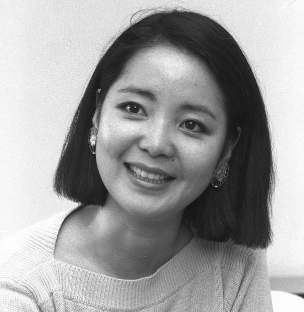写真・図版 : 来日時のインタビューで「中国の歌を日本に紹介するのも私の役目」と話した歌手のテレサ・テン＝1984年5月18日、愛知県名古屋市中区栄 
