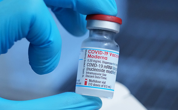 写真・図版 : 新型コロナウイルスのワクチン