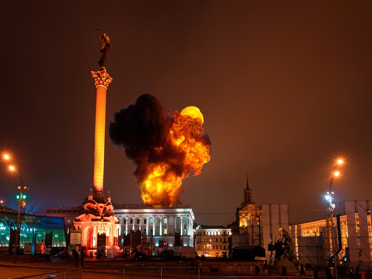 写真・図版 : キエフへの攻撃（2022年2月24日）＝Giovanni Cancemi/shutterstock.com