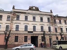 チェルニフツィ市の志願兵受付所の建物