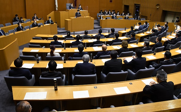 辞職願を提出した議員が欠席し、空席が目立った広島県議会＝2022年3月15日、広島市中区