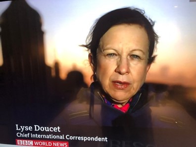 写真・図版 : BBCの首席国際特派員Lyse Docet=撮影・筆者