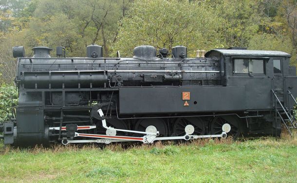 写真・図版 : 1972年まで現役だった三菱美唄鉄道線の特注の蒸気機関車（筆者撮影）