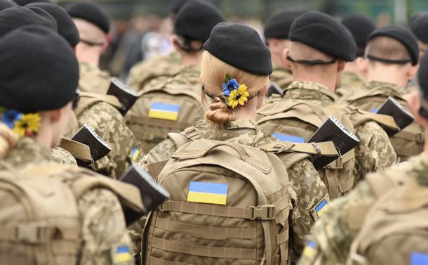 ウクライナで増え続ける戦死者　「数」の向こう側に隠された１人ひとりの生死