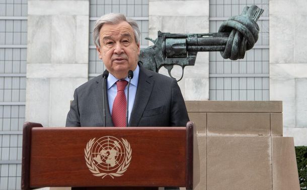 写真・図版 : ウクライナにおける停戦を呼びかける国連のグテーレス事務総長＝4月19日、米ニューヨーク、国連提供