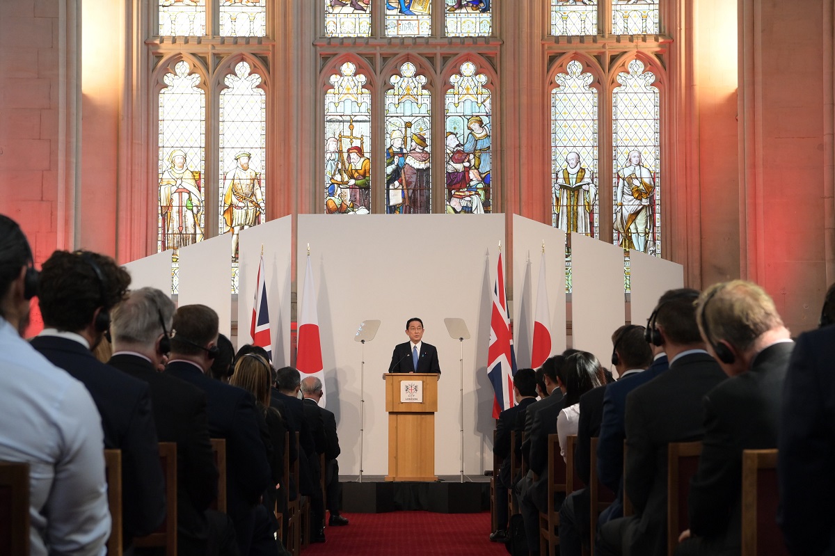 写真・図版 : ロンドン・ギルドホールで、基調講演をする岸田文雄首相＝2022年5月5日