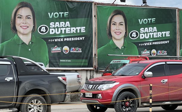 写真・図版 : サラ・ドゥテルテ副大統領候補のポスター2022年5月、ダバオ