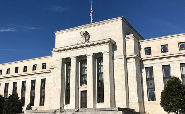 写真・図版 : WASHINGTON, DC - DECEMBER 29, 2018: Exterior of the Federal Reserve headquarters building.　 DCStockPhotography/shutterstock