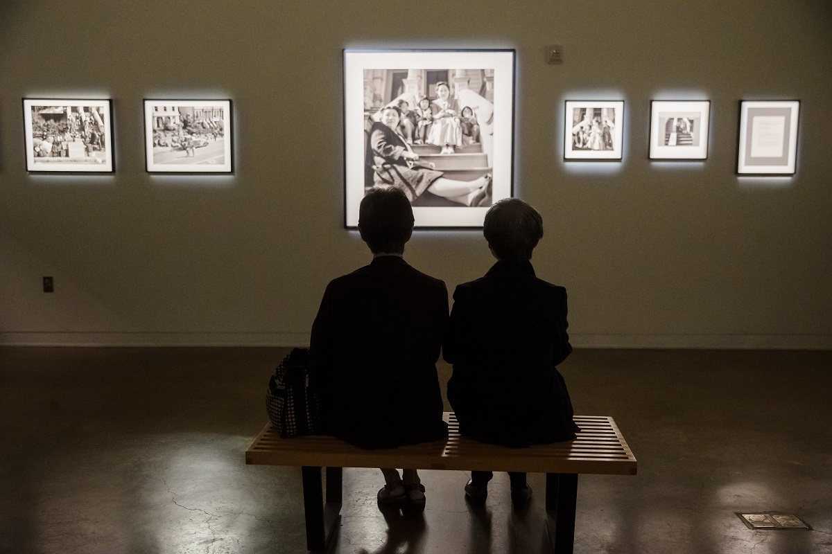 写真・図版 : 『BeHere / 1942』展＝ロサンゼルスの全米日系人博物館、Ning Wong Studios