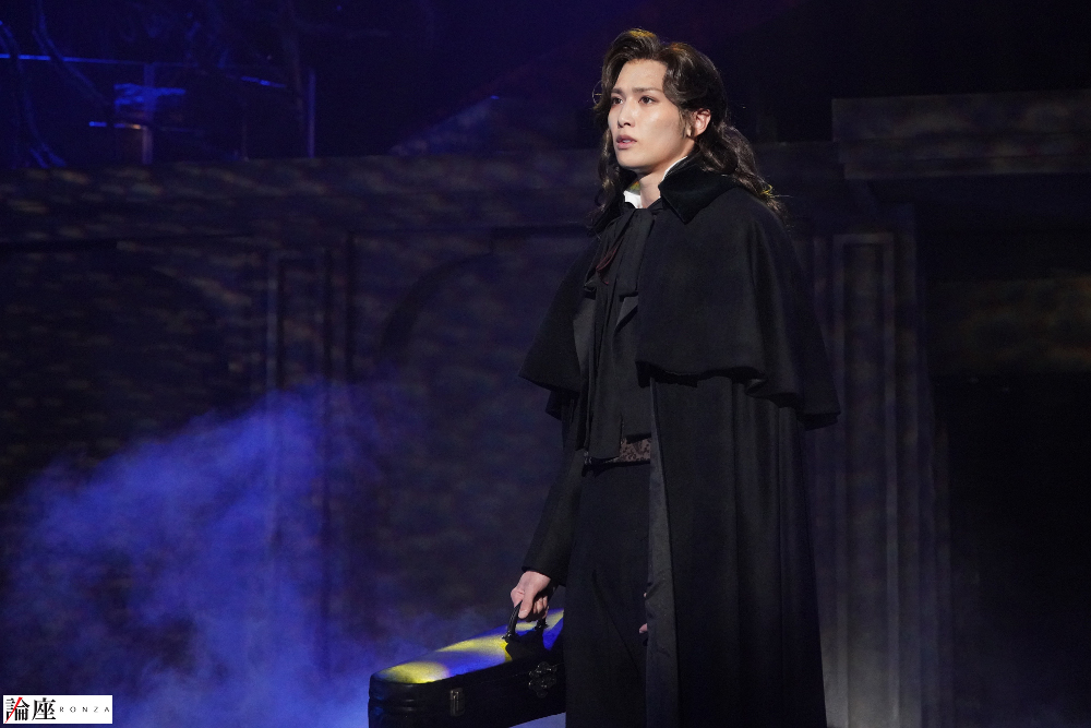 写真・図版 : 『CROSS ROAD～悪魔のヴァイオリニスト パガニーニ～』公演から＝写真提供／東宝演劇部