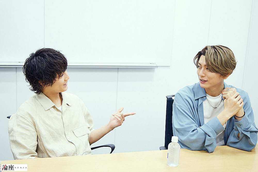 猪野広樹(左)と鍵本輝=森好弘 撮影