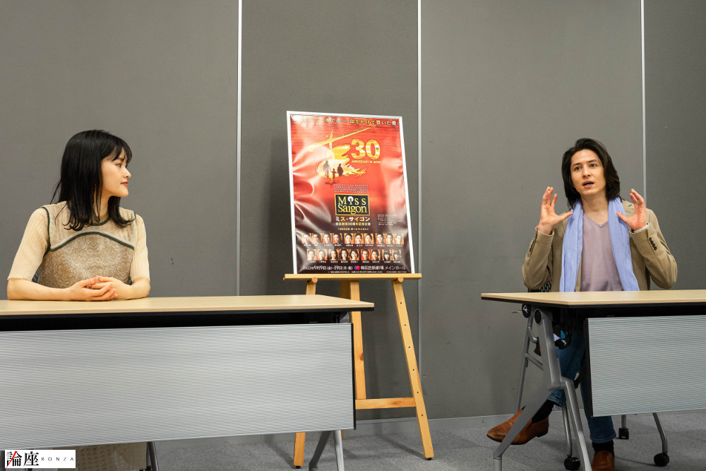 写真・図版 : 伊礼彼方（右）と昆夏美＝木村桂子 撮影