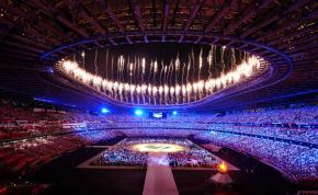 写真・図版 : 東京五輪の閉会式＝2021年8月8日、国立競技場
