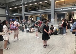 写真・図版 : AMTRAKのペンシルベニア駅はずいぶんきれいになっていた＝撮影・筆者