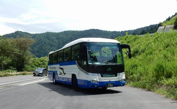 道路トンネル工事で2年間のバス代行となったJR陸羽西線
