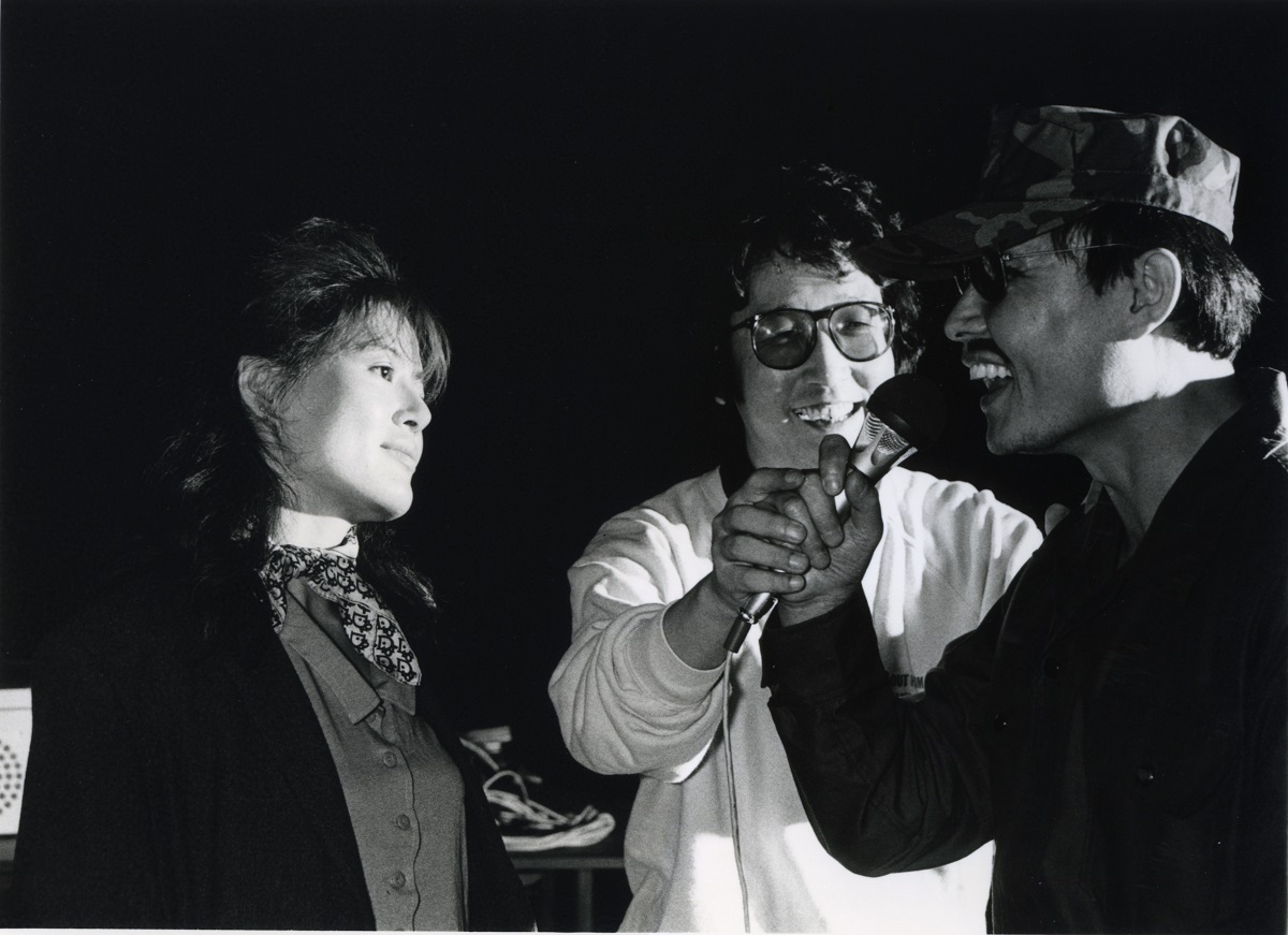 写真・図版 : 稽古中の金知淑（左）とつかこうへい＝1985年、ソウル、©斎藤一男