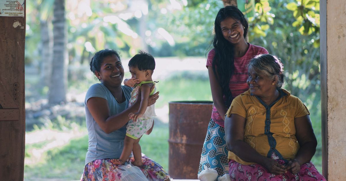 写真・図版 : A family in Sri Lanka – when women are empowered based on the life-cycle approach, whole families benefit, and these benefits often have ripple effect on future generation.