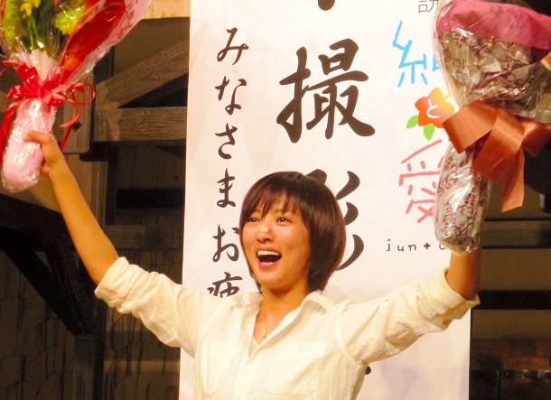 写真・図版 : 『純と愛』のヒロイン、純を演じた夏菜さん＝2013年2月、NHK大阪放送局