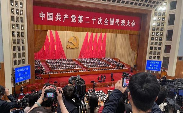 胡錦濤氏と習近平氏　2人の総書記の真逆の“進退”が物語ること～中国共産党大会閉幕
