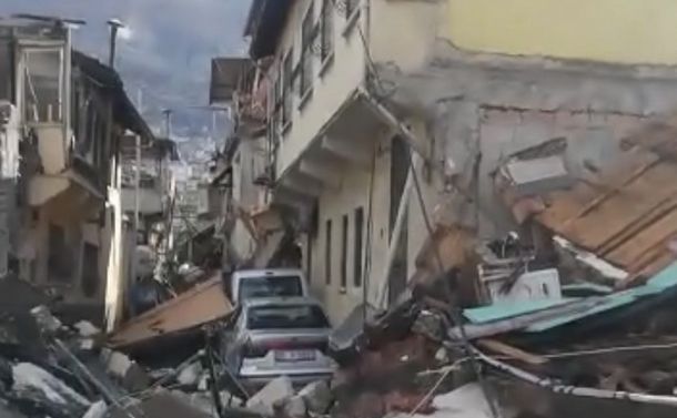 トルコ南東部地震 抑圧に苦しむ被災地に届かない援助の手