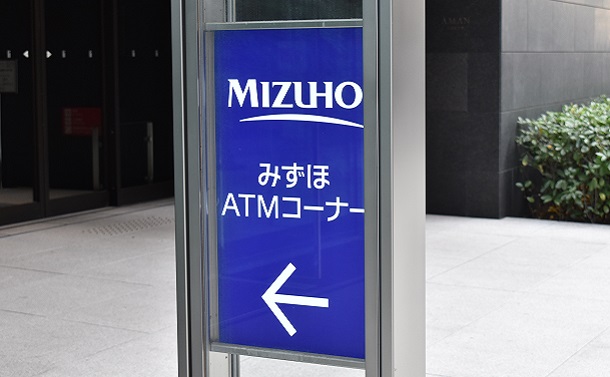 写真・図版 : 「ATM」は、元の言葉の説明なしに街中に普及している