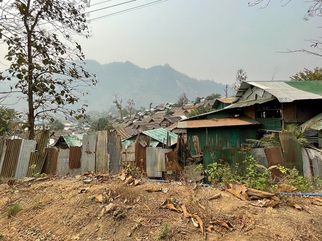 メラ難民キャンプの外観＝3月10日、タイ・ターク県