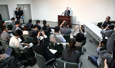 大林宏検事総長の会見には、多くの記者が詰めかけた＝２１日午後５時、東京・霞が関の最高検