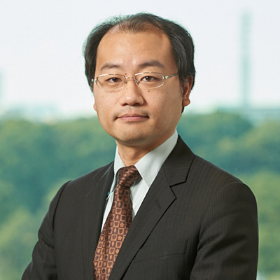 写真・図版 : <b>菅 悠人</b>（すが・ゆうじん）<br/>　2009年弁護士登録。2008年東京大学法科大学院卒業。2016年コロンビア大学ロースクール卒業(LL.M.)、2017年パリ第二大学修士課程卒業(LL.M. de droit français, européen et international des affaires)。2017年フランス・パリ弁護士会登録、2018年ニューヨーク州弁護士登録。2017年より2018年までウィルマーヘイル法律事務所(ロンドンおよびブリュッセルオフィス)へ出向。